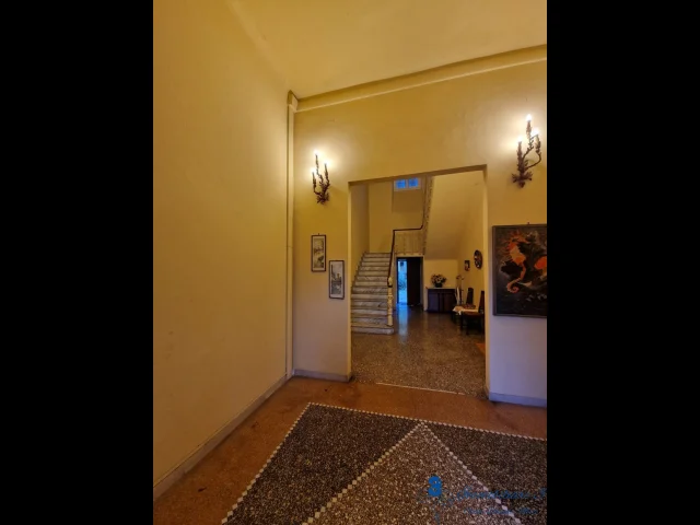 Appartamenti in Vendita - Bilocale di ampia metratura in villa con parco a villanova
