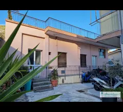 Magazzino trasformabile in due unita' abitative vendesi ad alassio