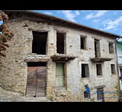 Appartamenti in Vendita - Rustico da ristrutturare con magazzino e orto a mendatica