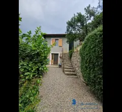 Casa indipendente con terreno nell'entroterra di alassio