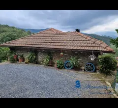 Appartamenti in Vendita - Casa indipendente con terreno nell'entroterra di alassio