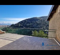Appartamenti in Vendita - Rustico con terrazza vista mare e box in frazione di albenga