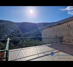 Appartamenti in Vendita - Rustico con terrazza vista mare e box in frazione di albenga