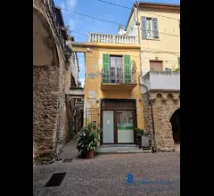 Appartamenti in Vendita - Rustico da ristrutturare con terrazza in centro a villanova