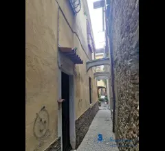 Appartamenti in Vendita - Rustico da ristrutturare con terrazza in centro a villanova
