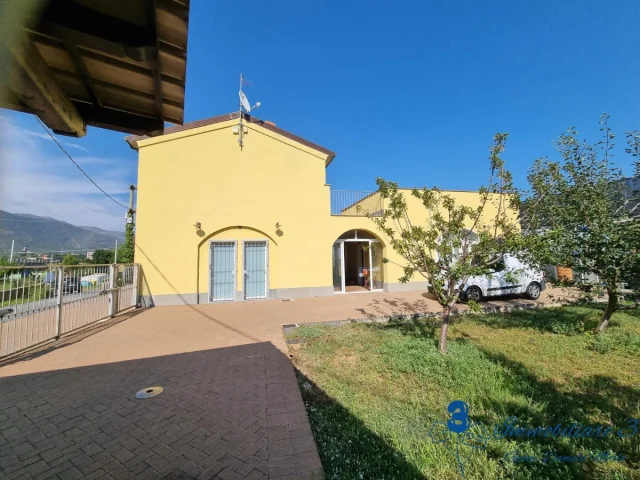 Casa agricola indipendente con giardino/accessori a  albenga