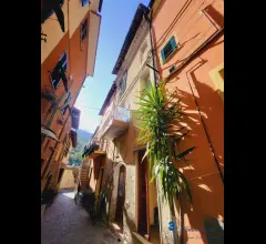 Appartamenti in Vendita - Rustico da ristrutturare con terrazza in centro a villanova