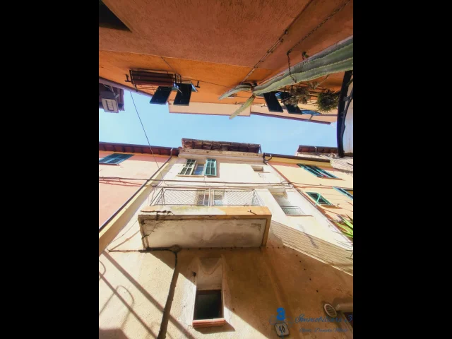 Appartamenti in Vendita - Rustico da ristrutturare con terrazza in centro a villanova