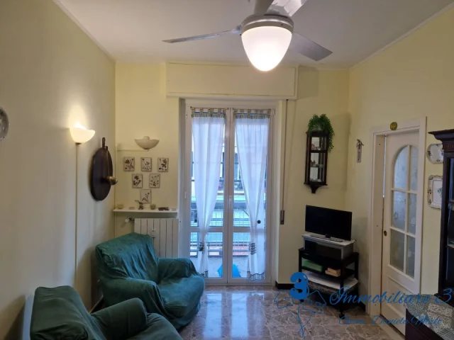 Appartamenti in Vendita - Appartamento trilocale in vendita ad albenga zona mare + box
