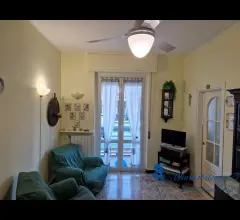 Appartamento trilocale in vendita ad albenga zona mare + box