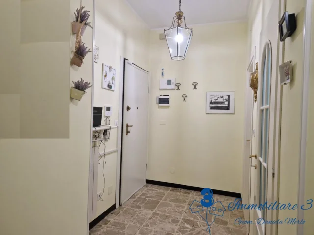 Appartamenti in Vendita - Appartamento trilocale in vendita ad albenga zona mare + box