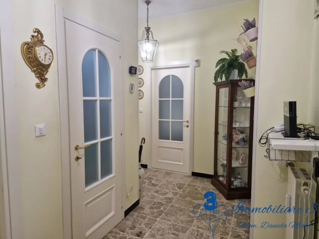 Appartamenti in Vendita - Appartamento trilocale in vendita ad albenga zona mare + box