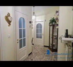 Appartamenti in Vendita - Appartamento trilocale in vendita ad albenga zona mare + box