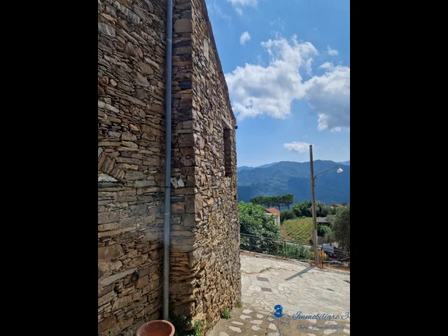 Appartamenti in Vendita - Rustico vista mare da ristrutturare + terreno  a villanova d'albenga