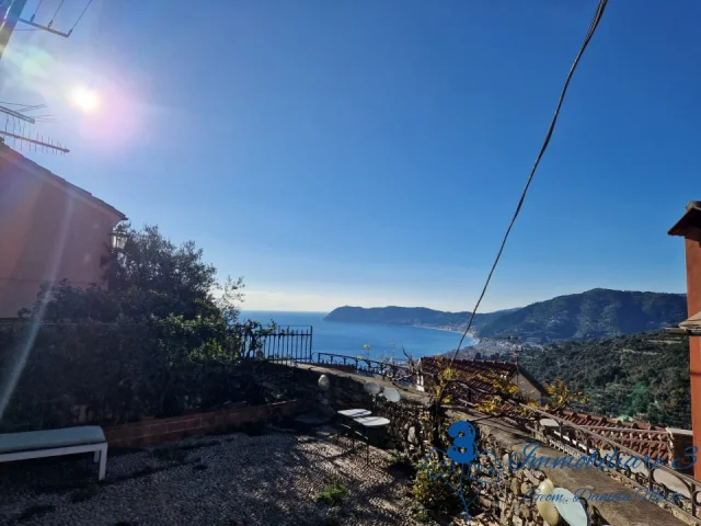 Casa semi-indipendente, terrazza vista mare a alassio-solva