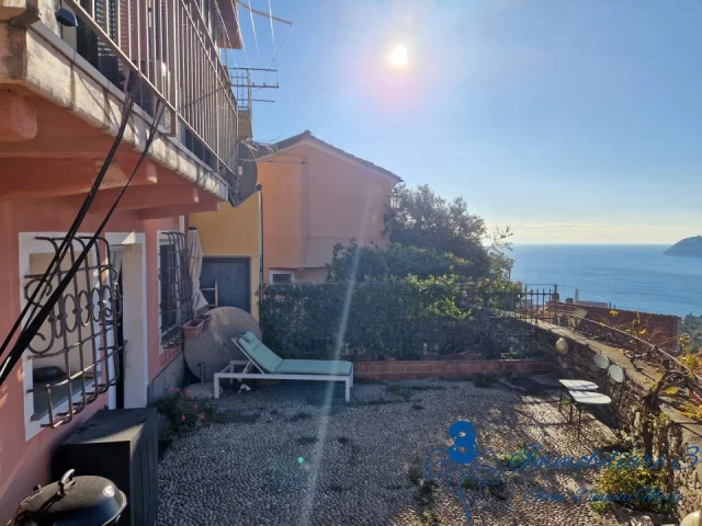 Appartamenti in Vendita - Casa semi-indipendente, terrazza vista mare a alassio-solva