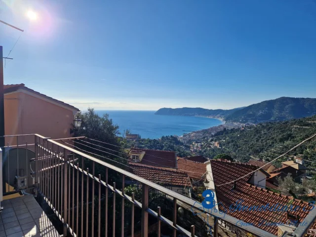 Appartamenti in Vendita - Casa semi-indipendente, terrazza vista mare a alassio-solva