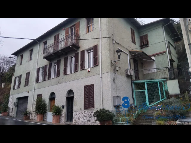 Appartamenti in Vendita - Plurilocale con terrazza e terreno in vendita a pornassio im