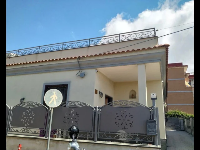 Appartamenti in Vendita - Villa ristrutturata con ottime rifiniture e spazio esterno