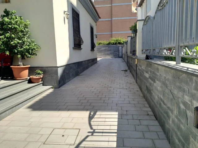 Appartamenti in Vendita - Villa ristrutturata con ottime rifiniture e spazio esterno