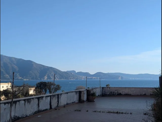 Appartamenti in Vendita - Attico di prestigio-panoramico