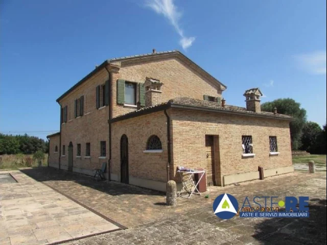 Ravenna_piena proprietà abitazione unifamiliare in villa,di pregio architettonico