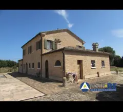 Appartamenti in Vendita - Ravenna_piena proprietà abitazione unifamiliare in villa,di  pregio architettonico