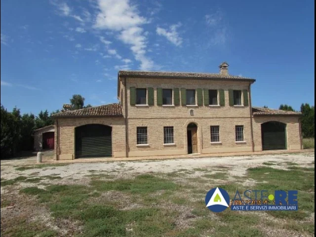 Appartamenti in Vendita - Ravenna_piena proprietà abitazione unifamiliare in villa,di  pregio architettonico