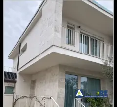 Piena proprietà su fabbricato per civile abitazione di tipologia villetta bifamiliare