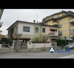 Appartamenti in Vendita - Viareggio_ appartamento per civile abitazione_ suddiviso catastalmente in due unità