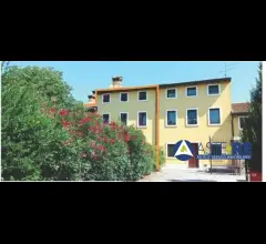 Povegliano veronese(vr),iena proprietà abitazione unifamiliare su 3 livelli con giard escl