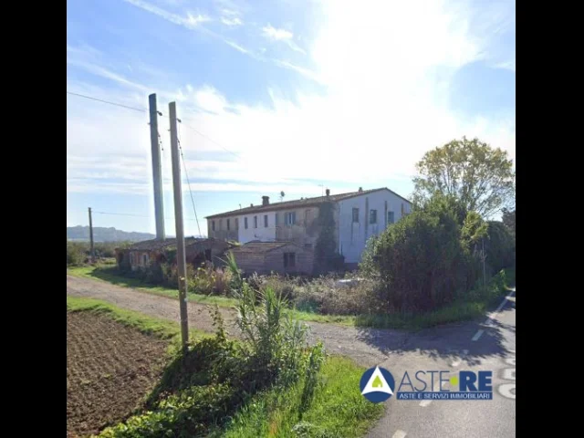 Appartamenti in Vendita - Rustici/casali - lungo la strada provinciale della fila