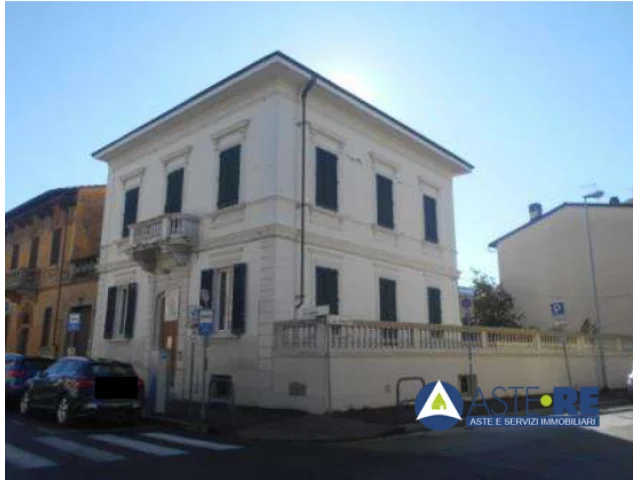 Firenze_villa unifamiliare terra-tetto ad uso civile abitazione che si eleva a due piani