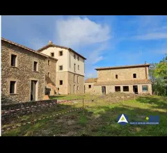 Piena proprietà di complesso immobiliare n°18 appartamenti