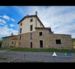 Appartamenti in Vendita - Piena proprietà di complesso immobiliare n°18 appartamenti