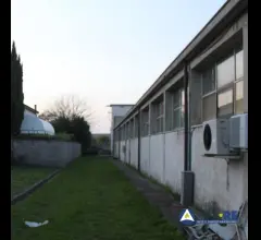Fabbricati industriali - via giulio verne 1/3
