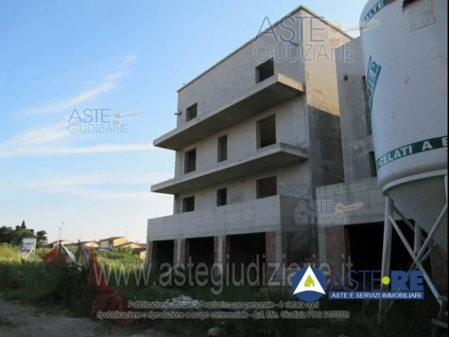 Appartamenti in Vendita - Collesalvetti_li_ terreno edificabile con sovrastante fabbricato in corso di costruzione