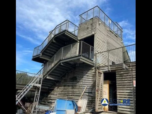 Appartamenti in Vendita - Edifici a destinazione particolare - viale del tirreno 44/b
