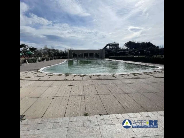 Appartamenti in Vendita - Edifici a destinazione particolare - viale del tirreno 44/b