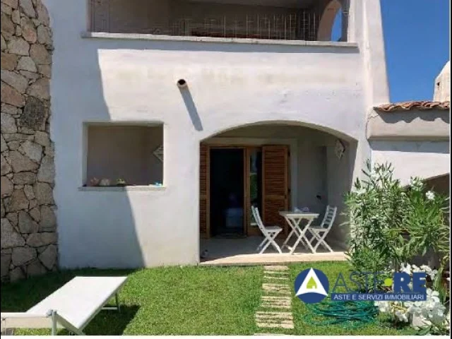 Appartamenti in Vendita - Sardegna_arzachena_unità immobiliare  pt  abitazione al pt e p1 con  p1 con veranda e cort