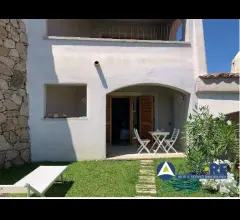 Appartamenti in Vendita - Sardegna_arzachena_unità immobiliare  pt  abitazione al pt e p1 con  p1 con veranda e cort