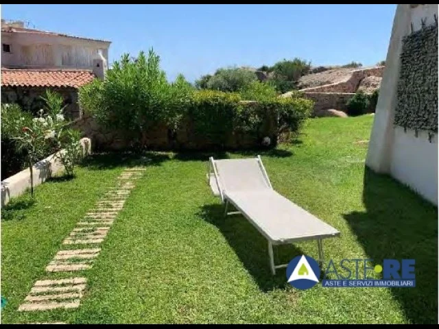 Appartamenti in Vendita - Sardegna_arzachena_unità immobiliare  pt  abitazione al pt e p1 con  p1 con veranda e cort