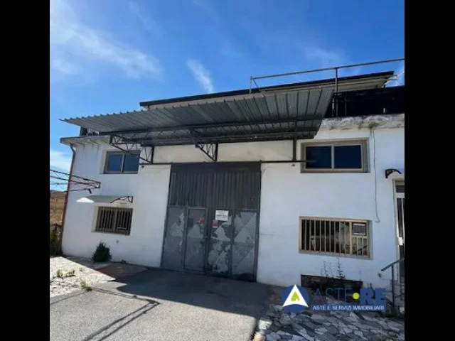 Capannone - via arcangioli 29