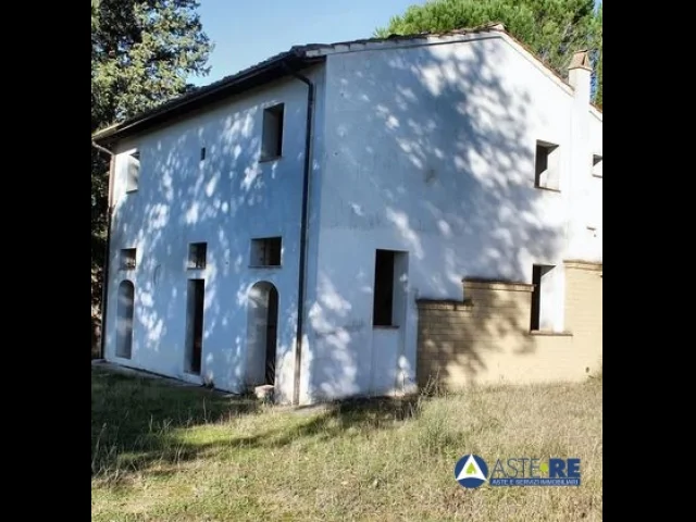 Casa colonica - frazione montefoscoli, in localita vallicci