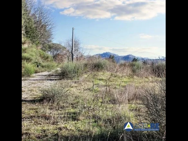Appartamenti in Vendita - Casa colonica - frazione montefoscoli, in localita vallicci