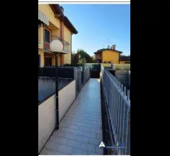 Appartamenti in Vendita - Sona (vr)  abitazione con piscina con due piani fuori terra oltre ad interrato