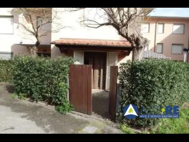Cecina_li_ via tevere, 32, appartamento ubicato al piano terra.