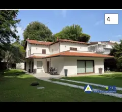 Appartamenti in Vendita - Villa - via dei pioppi n. 21