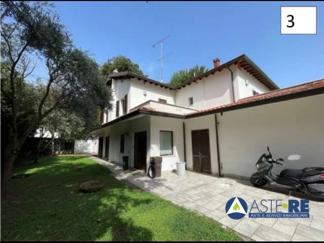 Appartamenti in Vendita - Villa - via dei pioppi n. 21