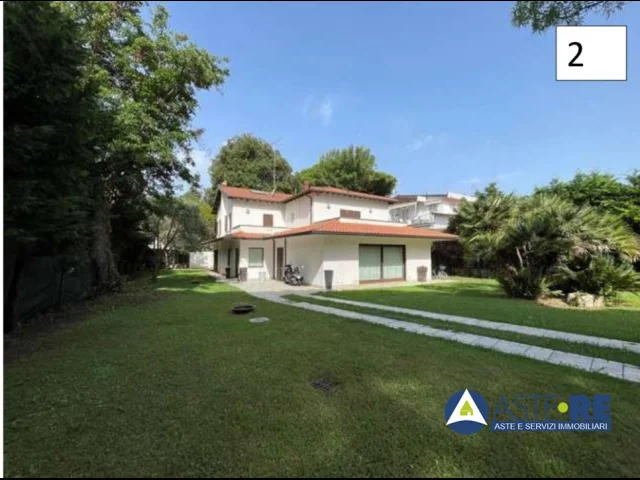 Appartamenti in Vendita - Villa - via dei pioppi n. 21